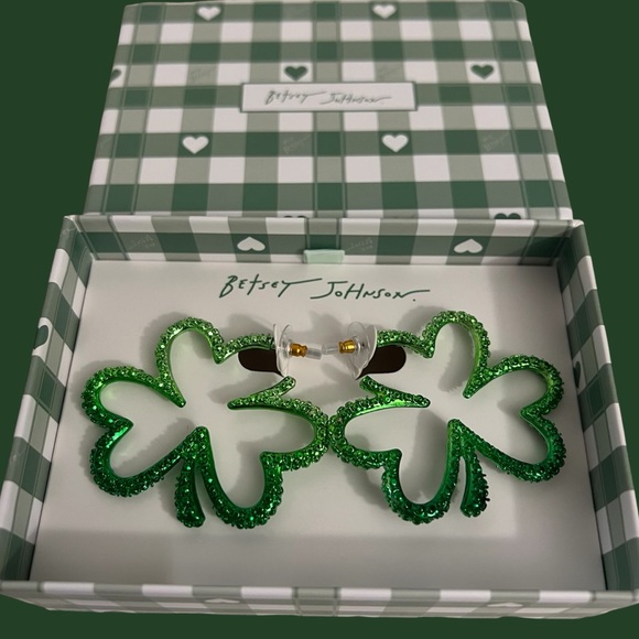 Betsey Johnson Green Shamrock Earrings - Picture 5 of 16